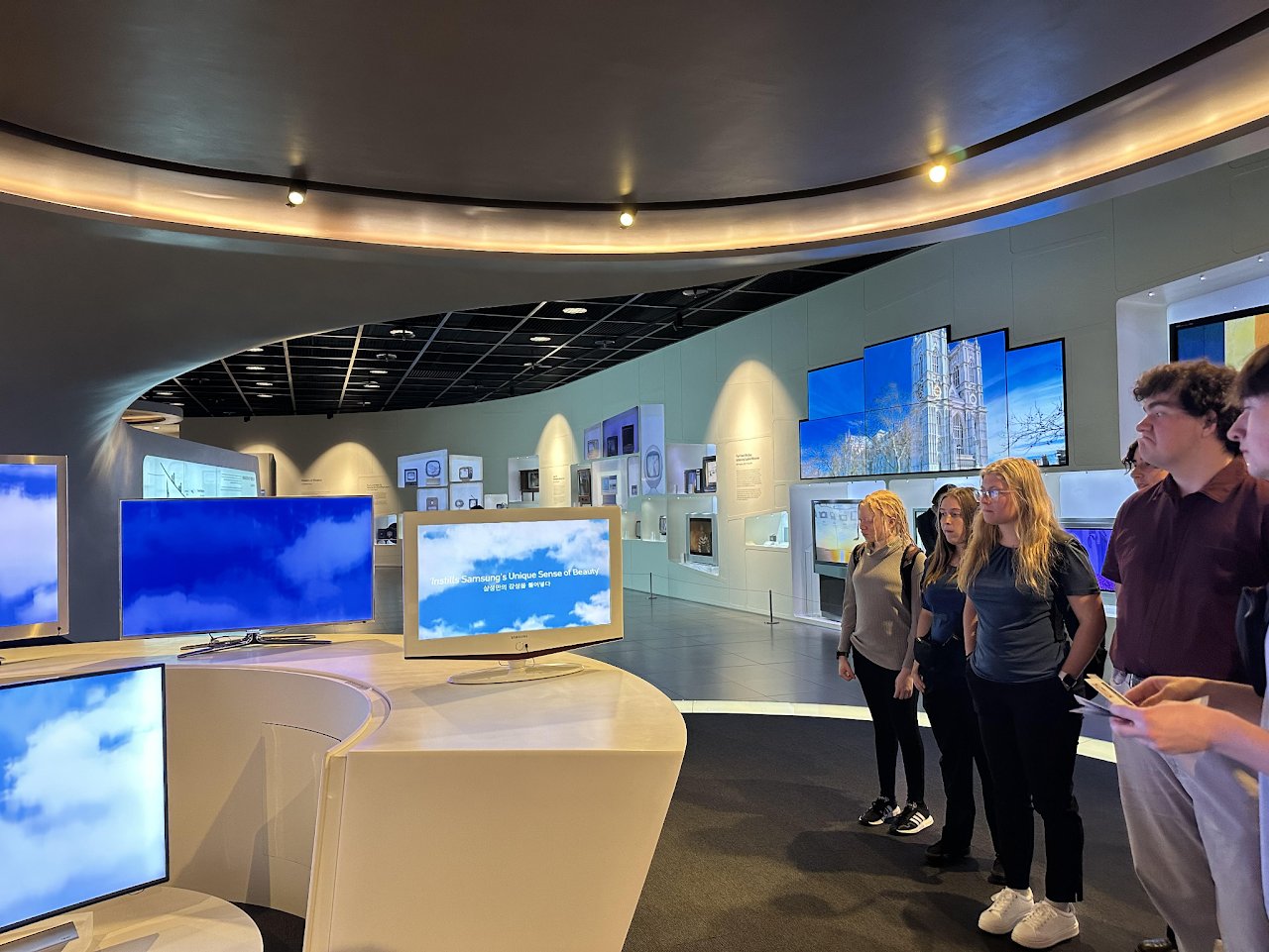 Evolution of the TV from inside the Samsung Museum